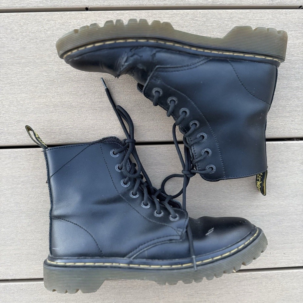 Dr. Martens Womens Luana Black Leather Round Toe Ankle Combat Boots Size 7